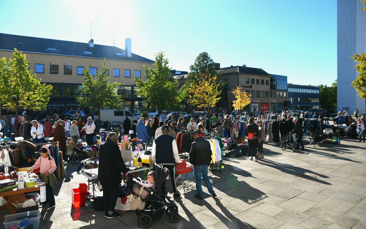 Gjenbruksdag på torget. Foto: Margrethe Sundal / Trønder-Avisa