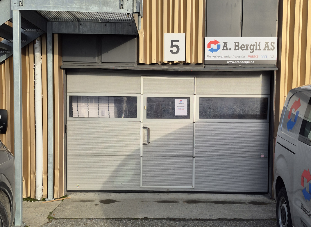 Utleie av lagerlokaler m/ port og kontorer